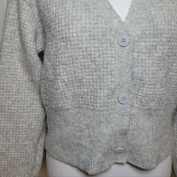 Topshop Waffle Knit Light Gray Cropped Button Down Cardigan Sweater V Neck S 4-6 - Picture 4 of 9